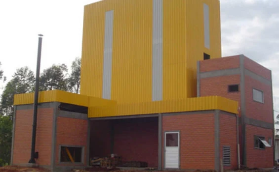 - Início da operação Fábrica de Resinas.