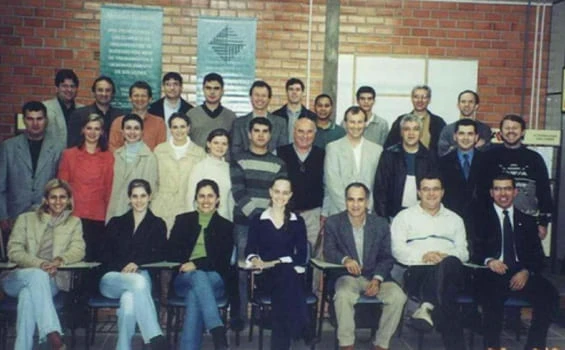 - 1ª Certificação ISO 9000;
- Início PAEX com Fundação Dom Cabral;
- Primeiro faturamento mensal de 5 milhões;
- Sonho: Exportar 10% da sua produção;
- Sonho: Estar entre as 3 melhores do setor moveleiro.