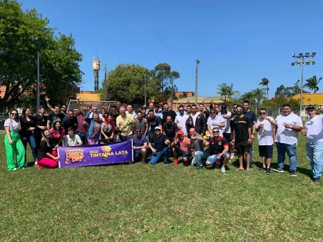 Equipe “Tinta na Lata” comemora vitória da Gincana Farben Cup
