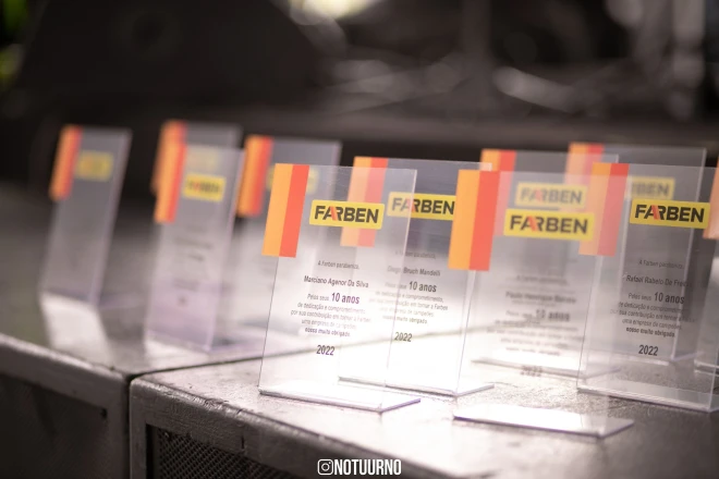 Tintas Farben encerra ano com confraternização