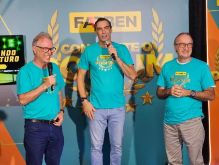 Campeão Olímpico Giba faz palestra em Criciúma e encontra time do Vôlei Mampi